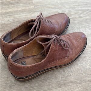Brown Leather Oxfords with Lace-Up Design